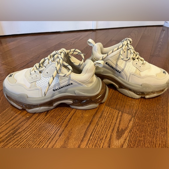BALENCIAGA Off-White Triple S Sneakers - Picture 14 of 17